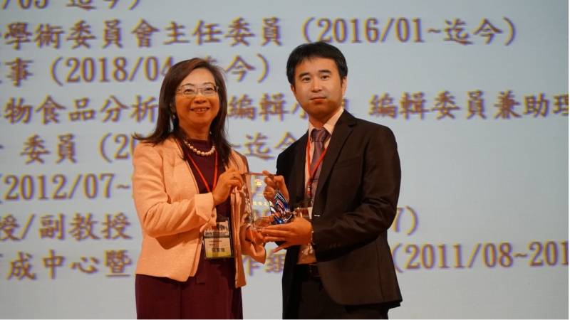 2019機能性食品改善代謝異常與老化之國際研討會場內頒獎花絮-7.jpg